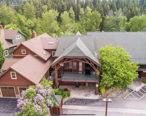 Cozy Condo in the Heart of Downtown BigFork ビッグフォークのホテル