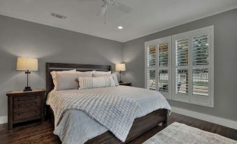 Upscale Home with Pool and FirePit - Close to Mercer St!