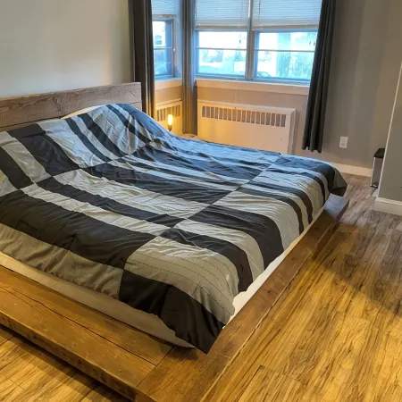 De Luxe King-Size Bed Master Bedroom + 2 Sleeping Sofas in LR - Whole Suite 69