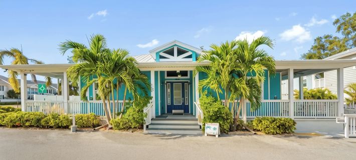 Key West Style Apartment - with pool/hot-tub Hotels in Dunedin