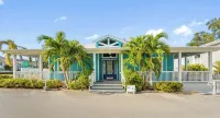 Key West Style Cottage - with pool/hot-tub