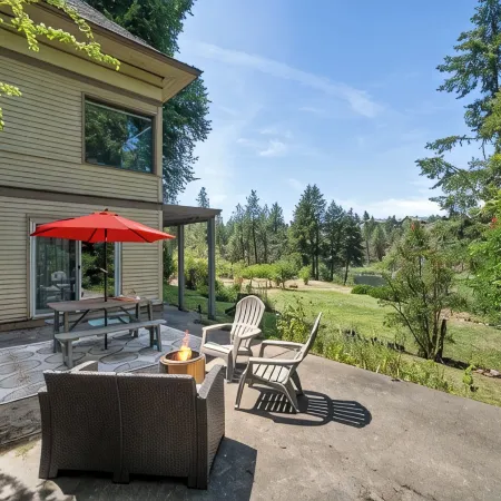The Historic River Lodge - Your Private Riverfront Suite