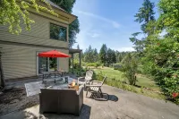 The Historic River Lodge - Your Private Riverfront Suite