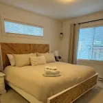 Stylish 3 bedroom townhome with rooftop patio