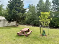 The Spruce House on Rock Creek- Hot Tub, 2 Kings, 2 Queens/ 2 bath, Fenced Yard - 4-Star