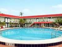 Express Inn & Suites - 5 Miles from St Petersburg Clearwater Airport Hotels in Pinellas Park