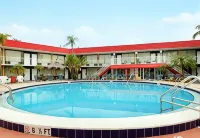 Express Inn & Suites - 5 Miles from St Petersburg Clearwater Airport