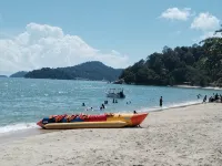 Teluk Batik Holiday Apartment - ติดทะเล
