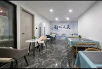 蔚藍那雲飯店（柳州銀泰城馬鞍山公園店） - 3 星級