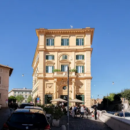 Colosseum Holidays - Luxury 3 Bedroom Apartment