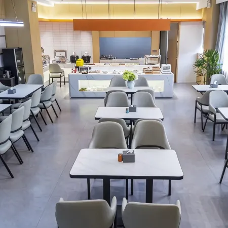 Chonpines Hotel (Yuncheng South Wind Square Dekuang)