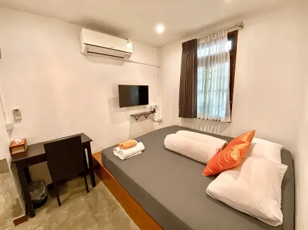 Tiny Taladnoi Hostel