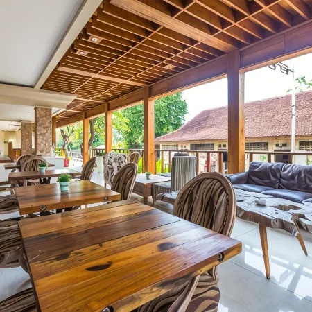 Alron Hotel Kuta Powered by Archipelago