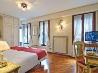 Hotel La Fenice et des Artistes Hotels near San Marco