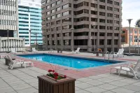 Ramada Plaza by Wyndham Calgary Downtown - Rooftop Pools