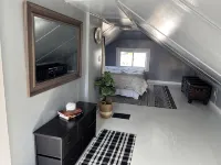 Black sheep cottage!Charming 2-bedroom cottage in peaceful West Allis - พร้อมWifi