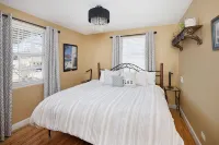 Entire cozy home and PET friendly! - Bungalows