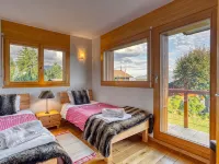 Stunning contemporary chalet in Anzère with unbelievable views of the mountains. Hotele w: Ayent