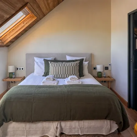 Villa 200 m from Lake Annecy with terrace and parking