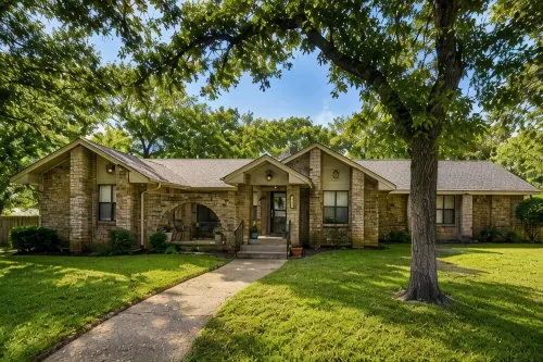 Country Comfort - Spacious Brownwood Home - 3-Star
