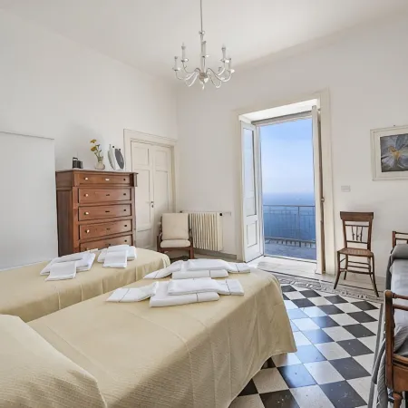 Villa Gilda: Elegance and Breathtaking Views Between Sky and Sea.