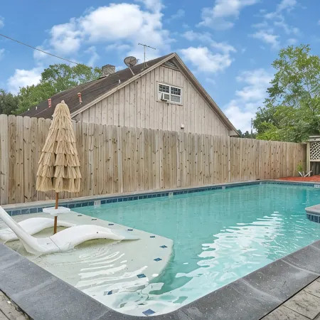 Private Retreat w/ Pool, Patio, BBQ! 6BR 3BA Gem