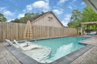 Private Retreat w/ Pool, Patio, BBQ! 6BR 3BA Gem - Private Pools