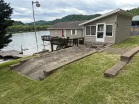 Charming 2-bedroom house with private dock in  Draper Va on Claytor Lake - 3-Star