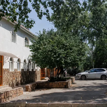 Parizh Hotel