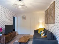Comfortable apartment in Aurillac - Wifi, parking and peace and quiet فنادق في أوريلاك