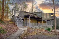Incredible Smoky Mtn Lodge w/ Hot Tub Trails & Creek - 산장