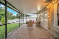 Charming 3-bedroom Pet Friendly house in tranquil Riverview - Homestays