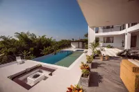 Grand Cypress Luxury Home Amazing location/ outdoor Pool, free Wifi ,Terraza - Homestays
