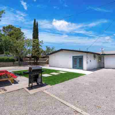 Stylish 3BR 2 Living Areas 10 Min to Airport Hotel Exterior