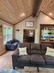 3-bedroom 2.5 bath lake house in wonderful Drasco with AC, WiFi. Enjoy your stay