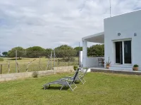 Villa in Los Caños de Meca of 1000m2 plot next to the field and the beach. 바르바테 호텔