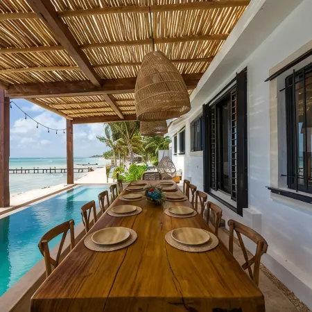 LUXURY BEACHFRONT VILLA  Includes 3 Pools, Wifi, Best Snorkeling & Kayaking Bay