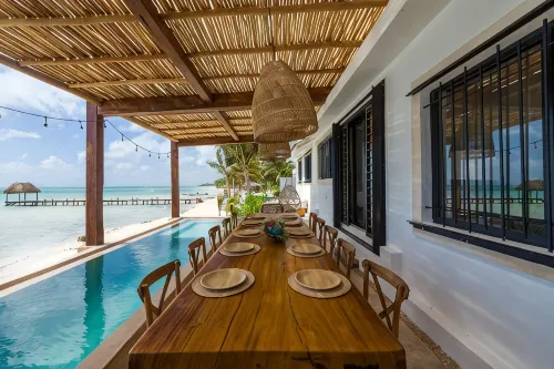 LUXURY BEACHFRONT VILLA  Includes 3 Pools, Wifi, Best Snorkeling & Kayaking Bay