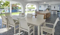 Waterfront, 100ft Dock, Kayaks, Bikes, Pool, Hot Tub, Basketball & Pickleball