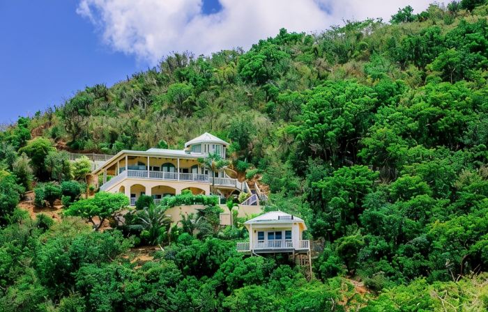 House of Open Arms Cottage: AC, White Water Views,Romantic, Private,!