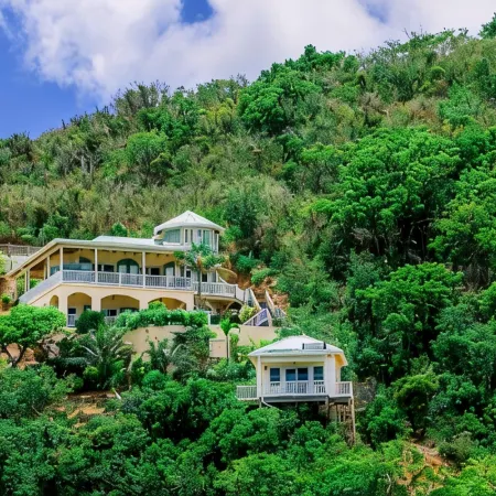 House of Open Arms Cottage: AC, White Water Views,Romantic, Private,!