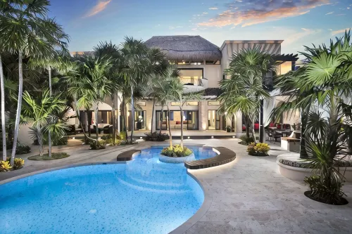 Beachfront Luxury Villa w/ Private Bartender, Chef and Full Staff -  Casas de vacaciones