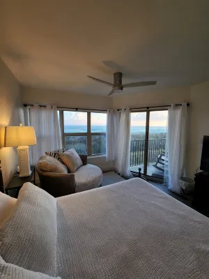 ETW1002 Ocean Front!!1stFloor 3Bedrm 3Bath! No Stairs! Remodeled - Jacuzzi