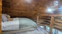 Charming 4-bedroom cottage ON Tawas Lake Pet, kid-friendly. Great Bird watching!