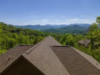 Butterfly Mountain Cabin for 8 w/amazing view+wifi, 3 bdrm, 3.5 bath, & firepit Hotels in Cowee