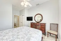 August Deals • Amazing Location • Private Deck • Pool - balcony
