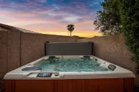 🏜🌵Good Vibes~Pool~ Hot-Tub~ GIG Wi-Fi ~Sleeps 9~Game Room ~BBQ🏜🌵