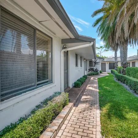 Spacious and Bright 2bed, washer/dryer, back yard