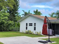 Private Apartment Miami Kendall near Zoo, The Falls Mall, and Miami Dade College Hotele w: Kendall