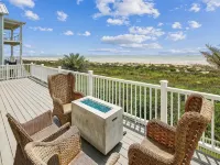 Beachfront House - Peaceful Beach - Dog Friendly! - Elevator and Hot Tub! - 자쿠지